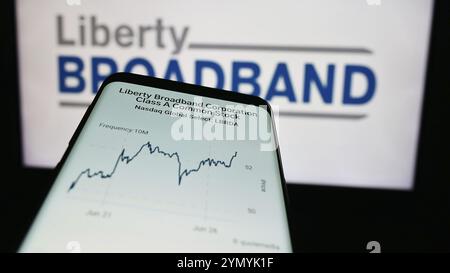 Stuttgart, 26.06.2024: Smartphone mit Website der US-amerikanischen Liberty Broadband Corporation (LBRDA) vor dem Firmenlogo. Konzentrieren Sie sich auf die oberste Ebene Stockfoto