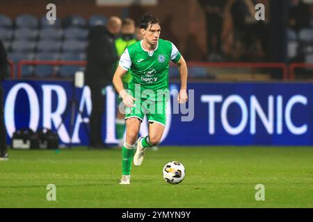 Dens Park, Dundee, Großbritannien. November 2024. Scottish Premiership Football, Dundee gegen Hibernian; Joe Newell von Hibernian Credit: Action Plus Sports/Alamy Live News Stockfoto