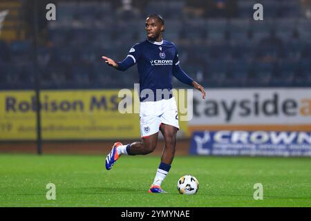 Dens Park, Dundee, Großbritannien. November 2024. Scottish Premiership Football, Dundee gegen Hibernian; Billy Koumetio von Dundee Credit: Action Plus Sports/Alamy Live News Stockfoto