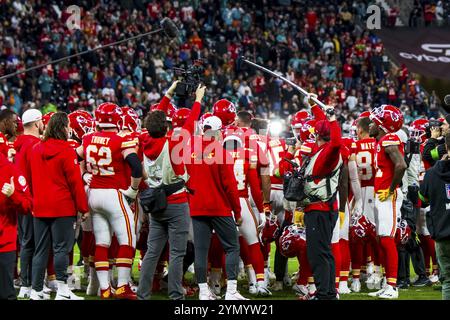 NFL International Series /Game: Miami Dolphins vs. Kansas City Chiefs am 05. November 2023, im Deutsche Bank Park, Frankfurt a. M., Deutschland Huddle, Ka Stockfoto