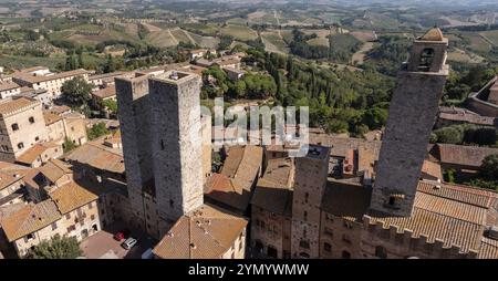 Großer Panoramablick über die Innenstadt von San Gimignano, Torri dei Salvucci und Torre Rognosa im Zentrum, von Torre Grosso, Italien, Europa Stockfoto