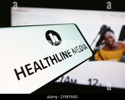 Stuttgart, Deutschland, 06-03-2024: Smartphone mit Logo des amerikanischen Gesundheitsinformationsunternehmens Healthline Media LLC vor der Business-Website. Fokus o Stockfoto