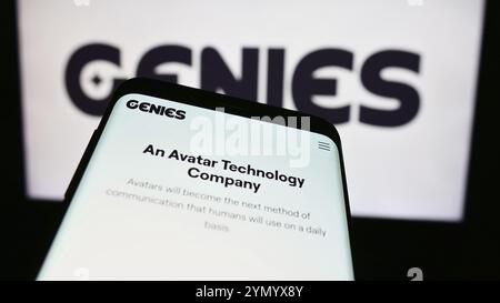 Stuttgart, 28.03.2024: Smartphone mit Website des US-amerikanischen Avatar-Technologieunternehmens Genies Inc. Vor dem Geschäftslogo. Fokus links oben vom ph-wert Stockfoto