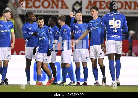 Genk, Belgien. November 2024. Genks Jarne Steuckers feiert nach einem Torschuss während eines Fußballspiels zwischen KRC Genk und Sporting Charleroi am Samstag, den 23. November 2024 in Genk, am 15. Tag der Saison 2024-2025 der ersten Liga der „Jupiler Pro League“ der belgischen Meisterschaft. BELGA FOTO JOHAN EYCKENS Credit: Belga News Agency/Alamy Live News Stockfoto