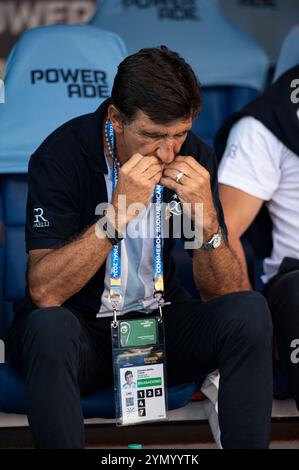 Asuncion, Paraguay. November 2024. ASUNCION, PARAGUAY, 23. NOVEMBER: Manager des Racing Club, Gustavo Costas während des Fußballspiels für das Finale der Copa Sulamericana zwischen Racing Club (ARG) und Cruzeiro (BRA) im General Pablo Rojas Stadium in Asuncion, Paraguay (Diego Santacruz/SPP). /Alamy Live News Stockfoto