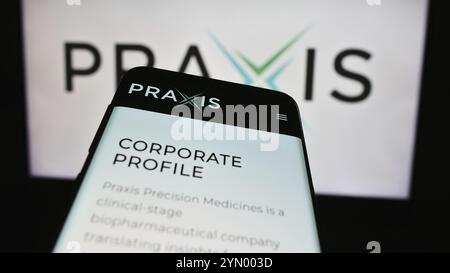 Stuttgart, 28.04.2024: Mobiltelefon mit Webseite des US-amerikanischen Biopharma-Unternehmens Praxis Precision Medicines Inc. Vor Firmenlogo. Konzentrieren Sie sich auf Stockfoto