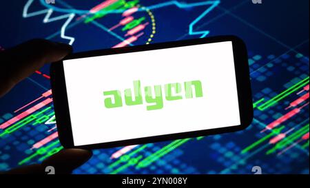 Konskie, Polen - 23. November 2024: Das Firmenlogo von Adyen wird auf dem Mobiltelefon angezeigt Stockfoto