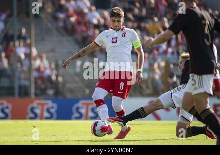 LEGNICA, POLEN - 11. SEPTEMBER 2023: Freundschaftsfußballspiel unter 20 Elite League Polen gegen Deutschland 1:1. In Aktion Tomasz Neugebauer. Stockfoto