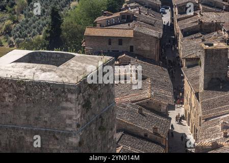 Großer Panoramablick über die Innenstadt von San Gimignano, Torre Ficarelli im Zentrum, von Torre Grosso, Italien, Europa Stockfoto