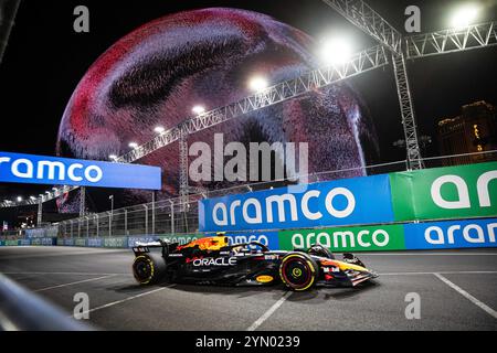 Sergio Checo Perez (MEX, Oracle Red Bull Racing #11) USA, Formel 1 Weltmeisterschaft, Grand Prix von Las Vegas, Las Vegas Strip Circuit, 22.11.2024 Foto: Eibner-Pressefoto/Thomas Fuessler Stockfoto