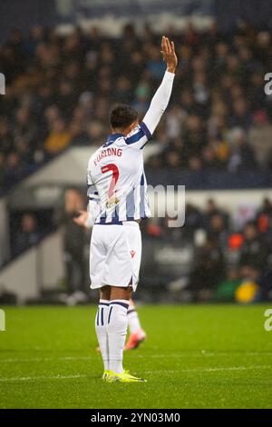 Birmingham, England - 23. November 2024: Darnell Furlong holt sich den Ball während des EFL Championship-Spiels zwischen West Bromwich Albion und Norwich City Stockfoto