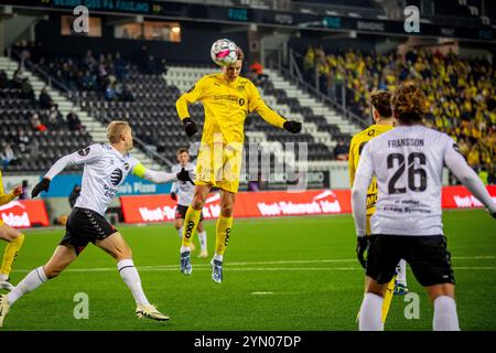 Skien, Norwegen, 23. November 2024. Ulrik Saltnes von Bodø/Glimt mit einem Kopfball im Eliteserien-Spiel zwischen Odd und Bodø/Glimt in der Skagerak Arena. Quelle: Frode Arnesen/Alamy Live News Stockfoto