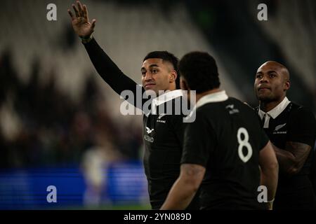 Torino, Italien. November 2024. Der neuseeländische Flügel Rieko Ioane nach dem Testspiel der Autumn Nations Series International Rugby union zwischen Italien und Neuseeland im Allianz Stadium in Turin, Italien - News - Samstag, 23. November 2024. (Foto: Marco Alpozzi/Lapresse) Credit: LaPresse/Alamy Live News Stockfoto