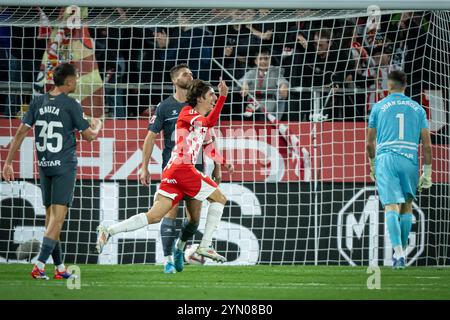 Girona, Spanien. November 2024. Bryan Gil (Girona FC) Socres bei einem La Liga EA Sports Spiel zwischen Girona FC und RCD Espanyol am 23. November 2024 im Estadi Municipal de Montilivi in Girona, Spanien. Foto: Felipe Mondino/SIPA USA Credit: SIPA USA/Alamy Live News Stockfoto