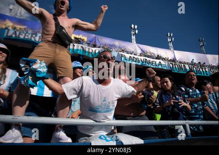 Asuncion, Paraguay. November 2024. ASUNCION, PARAGUAY, 23. NOVEMBER: Racing Club Fans vor dem Fußballspiel für das Finale der Copa Sulamericana zwischen Racing Club (ARG) und Cruzeiro (BRA) im General Pablo Rojas Stadium in Asuncion, Paraguay (Diego Santacruz/SPP) Credit: SPP Sport Press Photo. /Alamy Live News Stockfoto