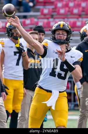 College Park, USA. Oktober 2024. COLLEGE PARK, MD - 23. NOVEMBER: Während eines Big10-Fußballspiels zwischen den Maryland Terrapins und den Iowa Hawkeyes am 23. November 2024 im SECU Field im College Park, Maryland. (Foto: Tony Quinn/SipaUSA) Credit: SIPA USA/Alamy Live News Stockfoto