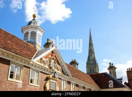 SALISBURY, Großbritannien – 25. AUGUST 2017: Fassade des Collegium hoc Matronarum (Collegium hoc Matronarum), das 1682 als Almhaus für Witwen von cler errichtet wurde Stockfoto