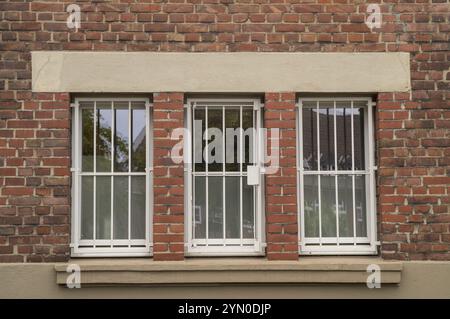 Details eines über 100 Jahre alten Bürogebäudes in deutschland Stockfoto