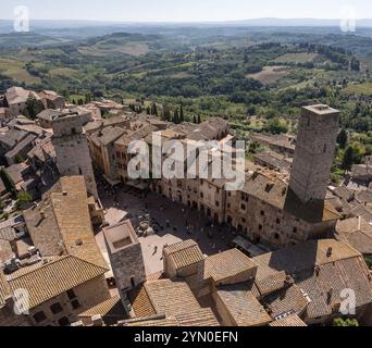 Großer Panoramablick über die Innenstadt von San Gimignano mit Torre del Diavolo und Torre dei Becci, von Torre Grosso, Italien, Europa Stockfoto