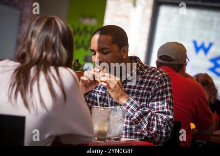 Szenen aus Umami Burger am 1520 Cahuenga Blvd in Hollywood, CA. Stockfoto