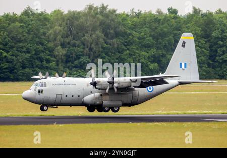 Hellenic (griechisch) Air Force Lockheed Martin C-130 Hercules Transportflugzeug von 356 MTM Elefsis, das am Luftwaffenstützpunkt Eindhoven ankam. Niederlande - 1. Mai Stockfoto