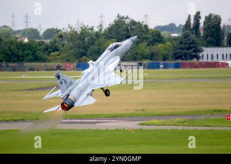 Pakistan Air Force PAC JF-17 Jagdflugzeug startet auf der Paris Air Show. Frankreich - 20. Juni 2019 Stockfoto