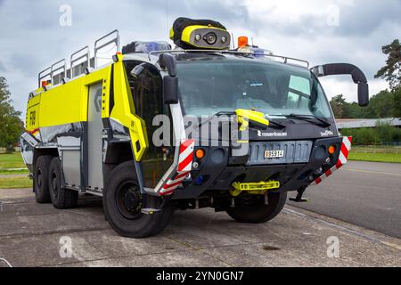 Rosenbauer PANTHER Feuerwehrauto vom Luftwaffenstützpunkt kleine Brogel. Peer, Belgien - 11. September 2021 Stockfoto