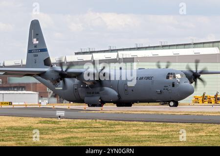 Lockheed C-130J-30 Hercules Transportflugzeug vom 136th Airlift Wing (Texas Air National Guard) verlässt die Wunstorf Air Base während der Übung Air Defender. Stockfoto