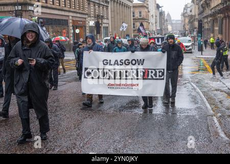 Glasgow, Schottland, Großbritannien. November 2024. Stop the war Coalition National Demo in Glasgow, die gemeinsam mit dem Scottish Trades Union Congress (STUC) und dem Scottish CND organisiert wurde und von PCS Scotland RMT Scotland Educational Institute of Scotland UCU - University and College Union Fire Brigades Union Scotland unterstützt wurde, um „ein Ende aller Waffenverkäufe an Israel“ zu fordern. Gutschrift R.. Gass/Alamy Live News Stockfoto