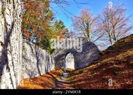 Ruine der Burg Werdenfels bei Garmisch-Partenkirchen, Bayern, Deutschland, Europa Stockfoto