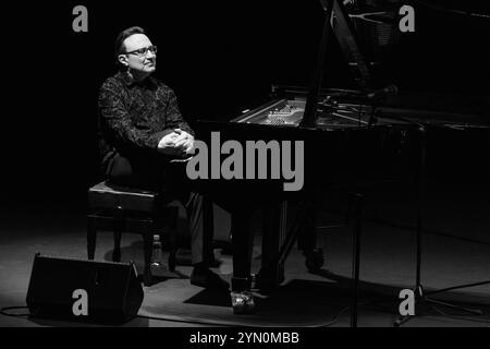 Madrid, Spanien. November 2024. Michel Camilo und Tomatito treten während des JAZZMADRID-Konzerts im Conde Duque in Madrid auf 23. November 2024 Spanien Credit: SIPA USA/Alamy Live News Stockfoto