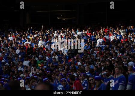 Kansas City, MO, USA. November 2024. Fans sehen ein Spiel zwischen den Kansas Jayhawks und Colorado Buffaloes im GEHA Field im Arrowhead Stadium in Kansas City, MO. David Smith/CSM/Alamy Live News Stockfoto