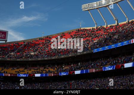 Kansas City, MO, USA. November 2024. Fans sehen ein Spiel zwischen den Kansas Jayhawks und Colorado Buffaloes im GEHA Field im Arrowhead Stadium in Kansas City, MO. David Smith/CSM/Alamy Live News Stockfoto