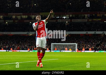 (241124) – LONDON, 24. November 2024 (Xinhua) – Thomas Partey von Arsenal feiert beim englischen Premier League-Spiel zwischen Arsenal und Nottingham Forest am 23. November 2024 in London, Großbritannien. (XINHUA) NUR FÜR REDAKTIONELLE ZWECKE. NICHT ZUM VERKAUF FÜR MARKETING- ODER WERBEKAMPAGNEN. KEINE VERWENDUNG MIT NICHT AUTORISIERTEN AUDIO-, VIDEO-, DATEN-, REGALLISTEN, CLUB-/LEAGUE-LOGOS ODER LIVE-DIENSTEN. ONLINE-IN-MATCH-NUTZUNG AUF 45 BILDER BESCHRÄNKT, KEINE VIDETEMULATION. KEINE VERWENDUNG BEI WETTEN, SPIELEN ODER PUBLIKATIONEN FÜR EINZELNE CLUBS/LIGA/SPIELER. Stockfoto