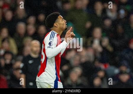 (241124) -- LONDON, 24. November 2024 (Xinhua) -- Arsenals Ethan Nwaneri feiert, nachdem er am 23. November 2024 beim englischen Premier League-Spiel zwischen Arsenal und Nottingham Forest in London einen Treffer erzielt hat. (XINHUA) NUR FÜR REDAKTIONELLE ZWECKE. NICHT ZUM VERKAUF FÜR MARKETING- ODER WERBEKAMPAGNEN. KEINE VERWENDUNG MIT NICHT AUTORISIERTEN AUDIO-, VIDEO-, DATEN-, REGALLISTEN, CLUB-/LEAGUE-LOGOS ODER LIVE-DIENSTEN. ONLINE-IN-MATCH-NUTZUNG AUF 45 BILDER BESCHRÄNKT, KEINE VIDETEMULATION. KEINE VERWENDUNG BEI WETTEN, SPIELEN ODER PUBLIKATIONEN FÜR EINZELNE CLUBS/LIGA/SPIELER. Stockfoto