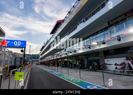 November 2024; Las Vegas, Nevada, USA. F1 Grand Prix von Las Vegas; Qualifikationstag; Boxengasse vor dem Rennen Stockfoto