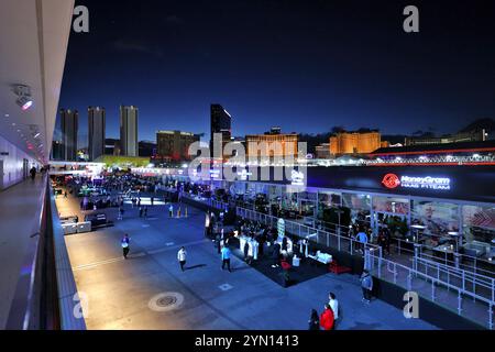 Las Vegas, USA. November 2024. Fahrerlager-Atmosphäre. Formel-1-Weltmeisterschaft, Rd 22, Las Vegas Grand Prix, Samstag, 23. November 2024. Las Vegas Strip Circuit, Las Vegas, Nevada, USA. Quelle: James Moy/Alamy Live News Stockfoto