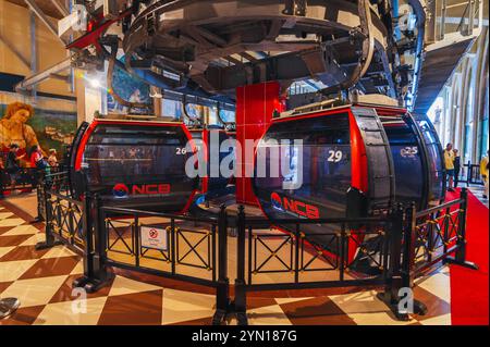 Cable Car Taxis am Bahnhof am Ba Na Hills Park in da Nang. Da Nang, Vietnam - 13. September 2024 Stockfoto