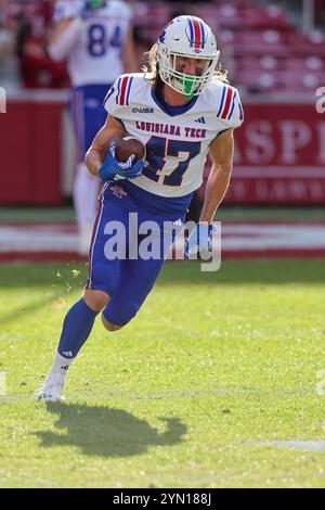 Fayetteville, USA. 23. November 2024: Jay Wilkerson #47 Bulldog Receiver kommt mit dem Ball über das Feld. Arkansas besiegte die Louisiana Tech 35-14 in Fayetteville, AR. Richey Miller/CSM Credit: CAL Sport Media/Alamy Live News Stockfoto