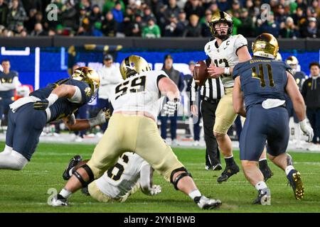 Bronx, New York, USA. November 2024. BRYSON DAILY 13 QB DER ARMEE BLACK KNIGHTS während Army Black Knight (18) bei Notre Dame Fighting Irish (6) in der Shamrock Series im Yankee Stadium Bronx NY (Credit Image: © James Patrick Cooper/ZUMA Press Wire) NUR ZUR REDAKTIONELLEN VERWENDUNG! Nicht für kommerzielle ZWECKE! Stockfoto
