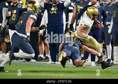 Bronx, New York, USA. November 2024. BRYSON DAILY 13 QB DER ARMEE BLACK KNIGHTS während Army Black Knight (18) bei Notre Dame Fighting Irish (6) in der Shamrock Series im Yankee Stadium Bronx NY (Credit Image: © James Patrick Cooper/ZUMA Press Wire) NUR ZUR REDAKTIONELLEN VERWENDUNG! Nicht für kommerzielle ZWECKE! Stockfoto