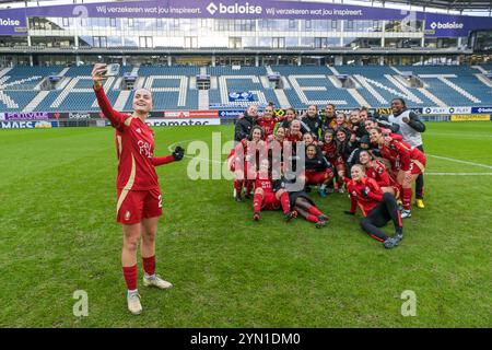 Gent, Belgien. November 2024. Das Team Standard wurde nach einem Frauenfußballspiel zwischen KAA Gent Ladies und Standard Femina de Lüttich am 11. Spieltag der Saison 2024 - 2025 der Belgischen Lotto Womens Super League am Samstag, 23. November 2024 in Gent, BELGIEN, dargestellt. Quelle: Sportpix/Alamy Live News Stockfoto