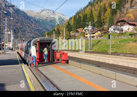 Mallnitz: Auto-Shuttle-Zug im Tauernbahntunnel, Autoschleuse Tauernbahn (Tauernschleuse, ASTB), Bahnhof Mallnitz im Nationalpark hohe Tauern, K Stockfoto