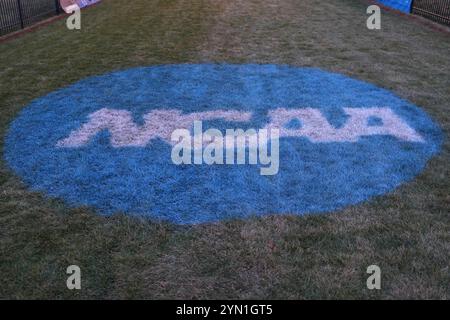 Madison, Wisconsin, USA. November 2024. Ein NCAA-Logo bei den NCAA Cross Country Championships auf dem Thomas Zimmer Championship Course, Samstag, 23. November 2024, in Madison, Wisc. Quelle: Kirby Lee/Alamy Live News Stockfoto