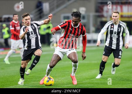 Mailand, Italien. November 2024. Rafael Leao von AC Mailand in Aktion während des Fußballspiels Serie A Enilive 2024/2025 zwischen Mailand und Juventus im Giuseppe Meazza Stadion in Mailand, Norditalien - Sonntag, 23. November 2024. Sport - Fußball. (Foto von Antonio Saia) Credit: Kines Milano/Alamy Live News Stockfoto
