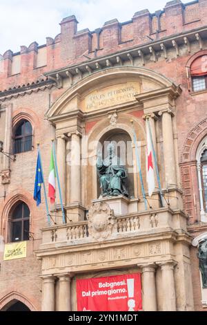 Bologna, Italien - 6. September 2024: Statue von Papst Gregor XIII. (Gregorio XIII.). Stockfoto