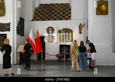 Danzig, Polen, 1. Mai 2024. Grab von Pawel Adamovicz, ermordeter Präsident der danskhistorischen St.-Maria-Kirche Stockfoto