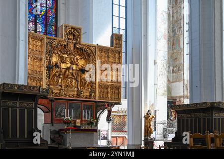 Danzig, Polen, 01. Mai 2024. Gotisches Inneres der historischen Kirche St. Maria Stockfoto