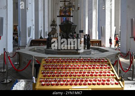 Danzig, Polen, 01. Mai 2024. Gotisches Inneres der historischen Kirche St. Maria Stockfoto