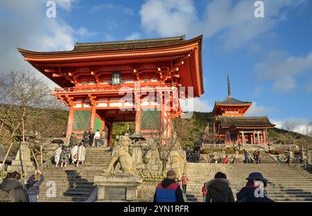 Kiyomizu-dera, „Pure Water Monastery“, ist ein buddhistischer Tempel im Osten von Kyoto, Japan. Stockfoto